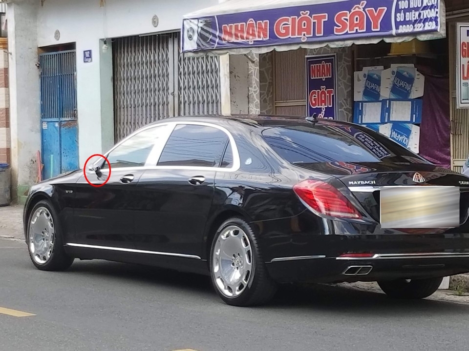 Mercedes-Maybach S600 bị trộm vặt "tai" trên phố Sài Gòn mercedes maybach s600 bi trom vat tai tren pho thu duc