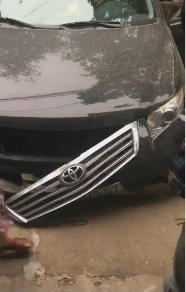 Nữ tài xế Toyota Camry lùi xe, đâm chết người phụ nữ điều khiển Honda Lead nu tai xe toyota camry lui xe dam chet nguoi phu nu dieu khien honda lead