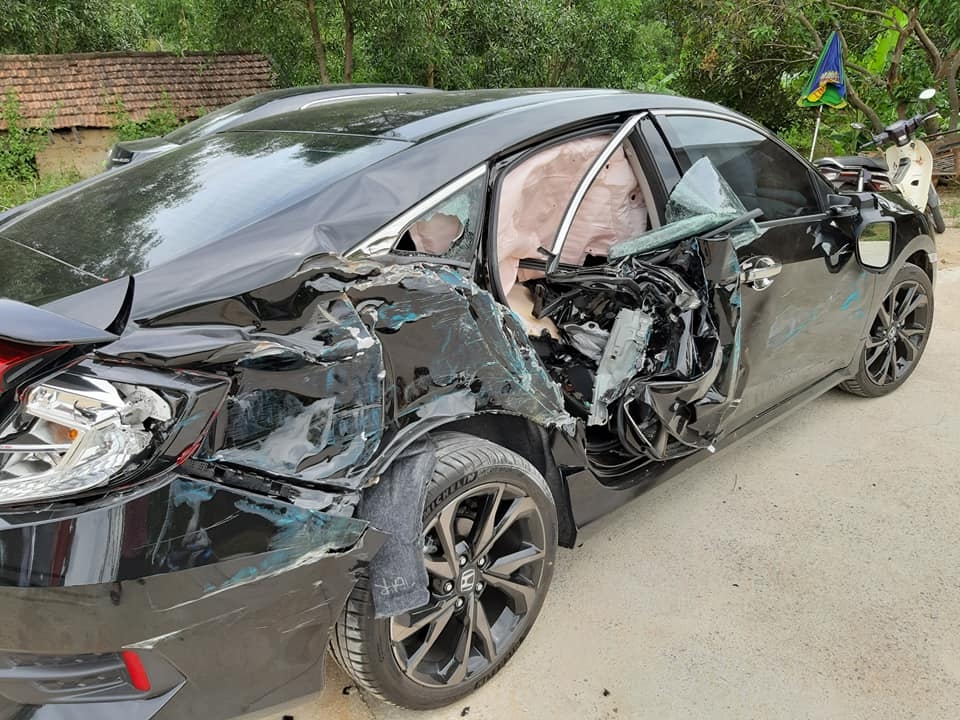 honda civic rs moi tinh bi xe tai che doi khi dung xe theo lenh cua cstg