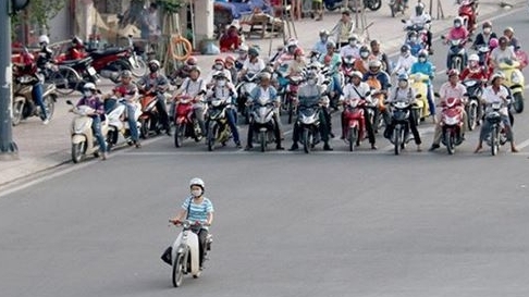 Bộ GTVT đề nghị 'Phạt phương tiện vượt đèn xanh khi nút giao đang ùn tắc'