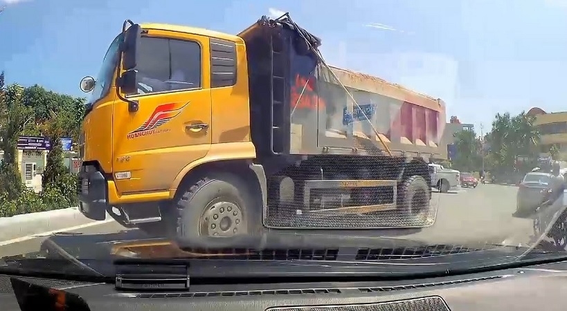 Lái xe, nhường đường hay không nhường? lai xe nhuong duong hay khong nhuong