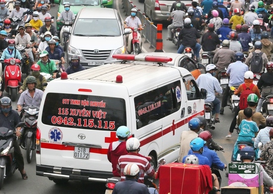 Lái xe, nhường đường hay không nhường? lai xe nhuong duong hay khong nhuong