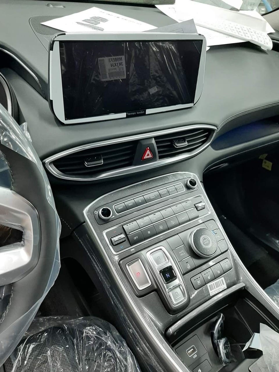Rục rịch có bản mới, Hyundai Santa Fe vẫn bán được hơn 850 xe trong tháng 4