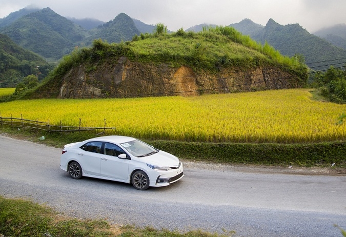 vang bong xe nhap toyota viet nam day manh tieu thu xe lap rap