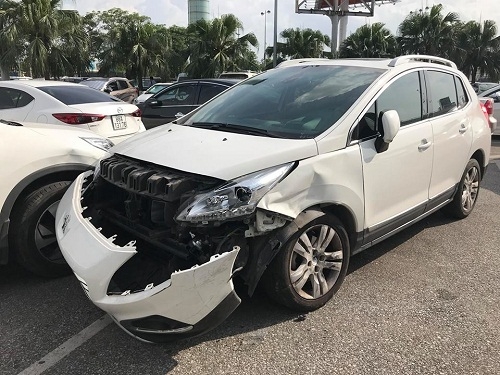 Nam tài xế lái Vios tông liên tiếp 3 xe ô tô rồi tháo chạy nam tai xe lai vios tong lien tiep 3 xe o to sang roi thao chay