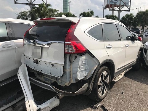 Nam tài xế lái Vios tông liên tiếp 3 xe ô tô rồi tháo chạy nam tai xe lai vios tong lien tiep 3 xe o to sang roi thao chay