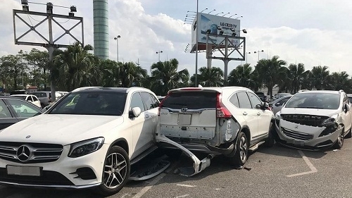 Nam tài xế lái Vios tông liên tiếp 3 xe ô tô rồi tháo chạy