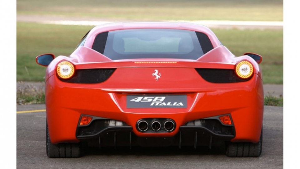 Ferrari triệu hồi 1.500 siêu xe vì lỗi túi khí
