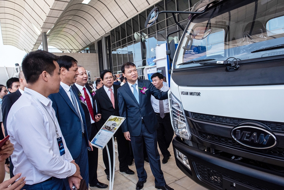vinfast co mat du bao khuay dao trien lam vietnam autoexpo 2019