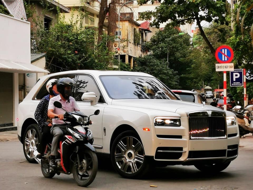 SUV siêu sang Rolls-Royce Cullinan "áo đỏ" về Hà Nội suv sieu sang rolls royce cullinan ao do ve ha noi