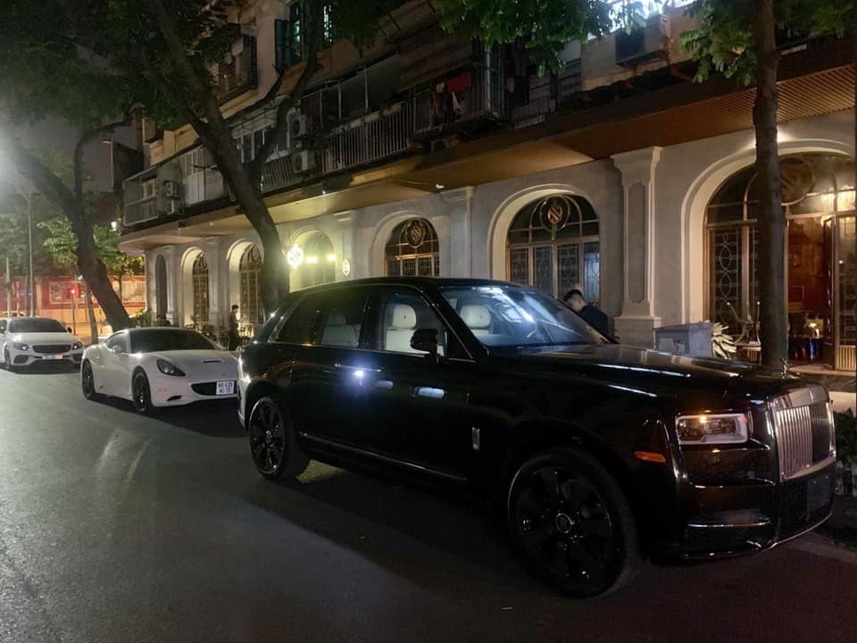 SUV siêu sang Rolls-Royce Cullinan "áo đỏ" về Hà Nội suv sieu sang rolls royce cullinan ao do ve ha noi