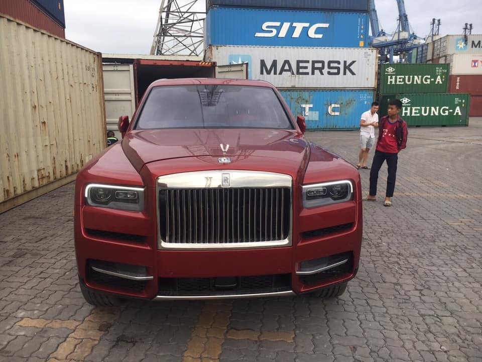 SUV siêu sang Rolls-Royce Cullinan "áo đỏ" về Hà Nội suv sieu sang rolls royce cullinan ao do ve ha noi