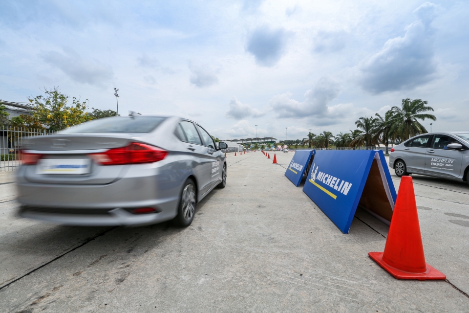 michelin ra mat lop energy xm2 danh cho dong xe co nho va co trung