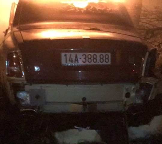 Rolls-Royce Phantom biển "tứ quý" 8 cháy rolls royce phantom bien tu quy 8 chay