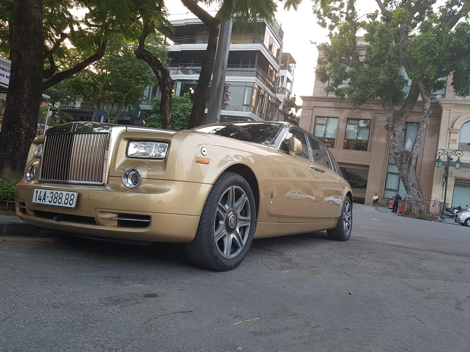 Rolls-Royce Phantom biển "tứ quý" 8 cháy rolls royce phantom bien tu quy 8 chay