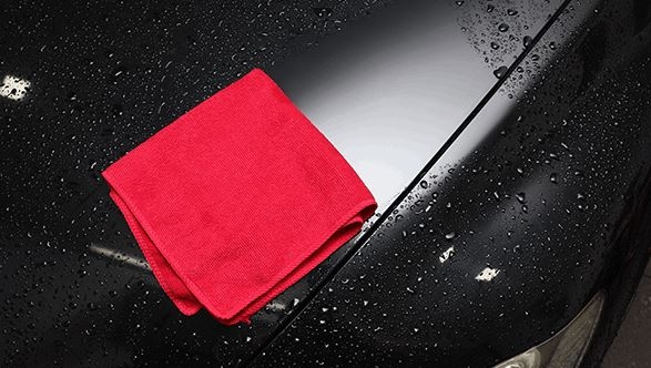 Cách xử lý những đốm nước xấu xí trên vỏ xe ô tô cach xu ly nhung dom nuoc xau xi tren vo xe o to