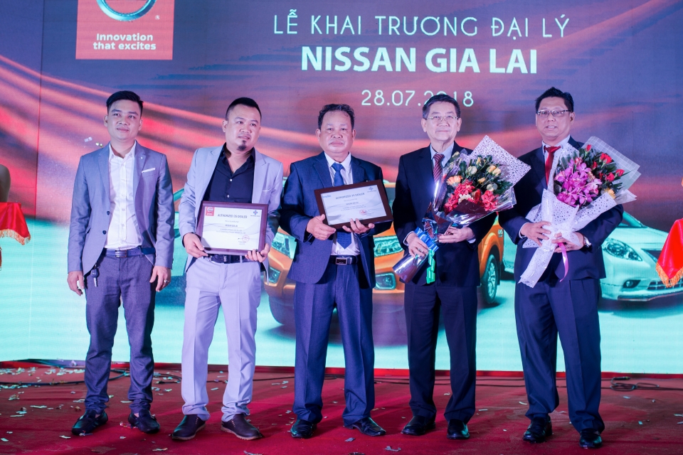 nissan viet nam lien tiep khai truong hai dai ly 3s trong thang 7