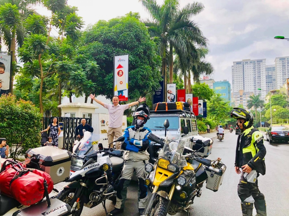 nhom biker nguoi viet len duong chinh phuc chau au tu thu do ha noi