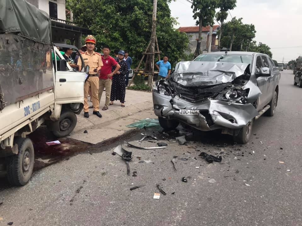 xe tai su coc bep dau sau cu cham tran nay lua voi ban tai mazda bt 50