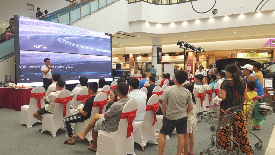 nissan viet nam to chuc chuoi su kien tri an khach hang tai ha noi va tp ho chi minh