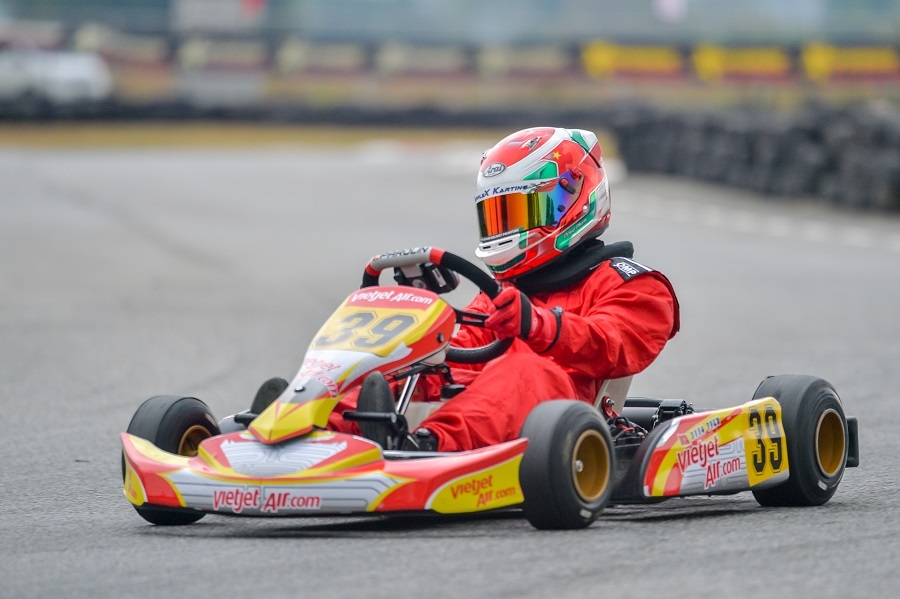 Tay đua Go-Kart trẻ tuổi nhất Việt Nam - Doug Phạm mơ ước trở thành tay đua F1 tay dua go kart tre tuoi nhat viet nam doug pham mo uoc tro thanh tay dua f1