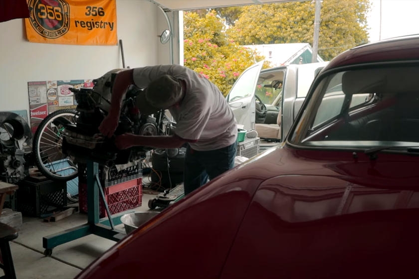 nguoi dan ong lai chiec porsche 356 trong 50 nam vuot 16 trieu km