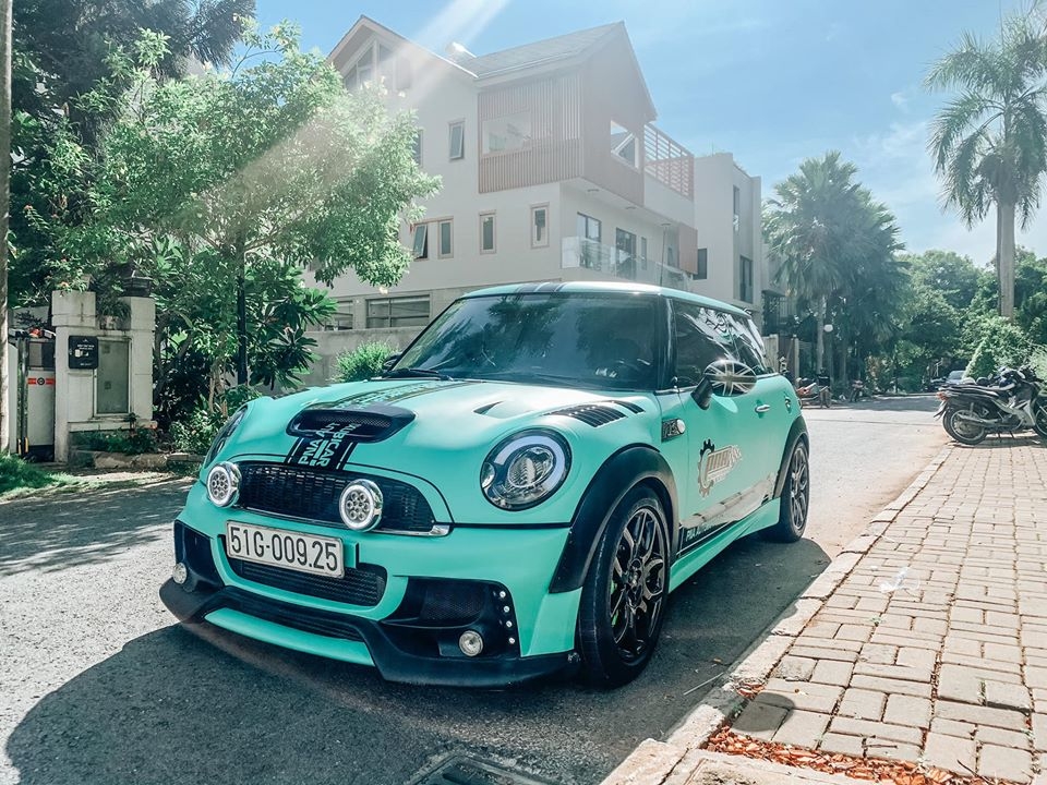 Nữ VĐV xinh đẹp và chiếc Mini Cooper xanh mint: Lời "thách đấu" ngọt ngào của giải TC Motor GOC 2020 nu vdv xinh dep va chiec mini cooper xanh mint loi thach dau ngot ngao cua giai tc motor goc 2020