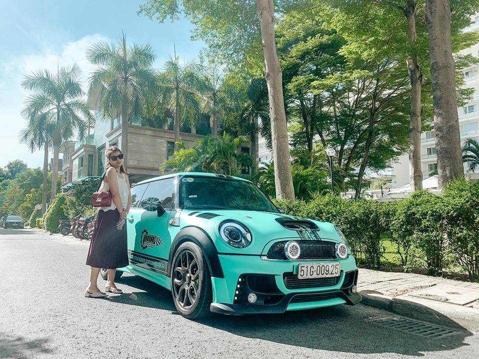 Nữ VĐV xinh đẹp và chiếc Mini Cooper xanh mint: Lời "thách đấu" ngọt ngào của giải TC Motor GOC 2020 nu vdv xinh dep va chiec mini cooper xanh mint loi thach dau ngot ngao cua giai tc motor goc 2020