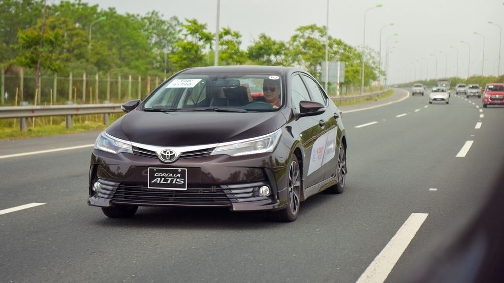Toyota Corolla Altis bản cũ giảm sốc gần 200 triệu đồng "dọn đường" cho bản mới sắp ra mắt toyota corolla altis ban cu giam soc gan 200 trieu dong don duong cho ban moi sap ra mat