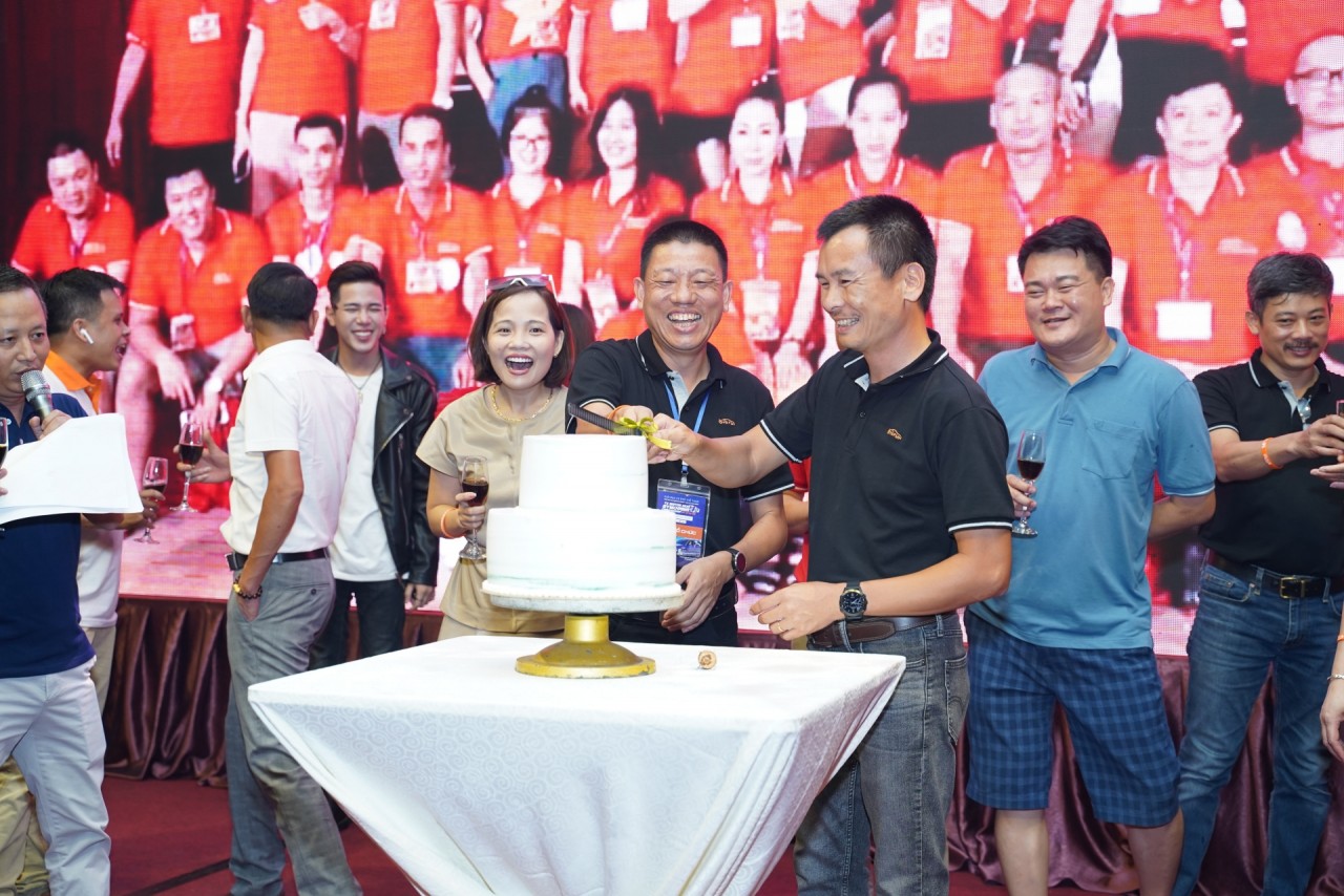 Diễn đàn OTOFUN tưng bừng chào đón sinh nhật lần thứ 14 dien dan otofun tung bung chao don sinh nhat lan thu 14