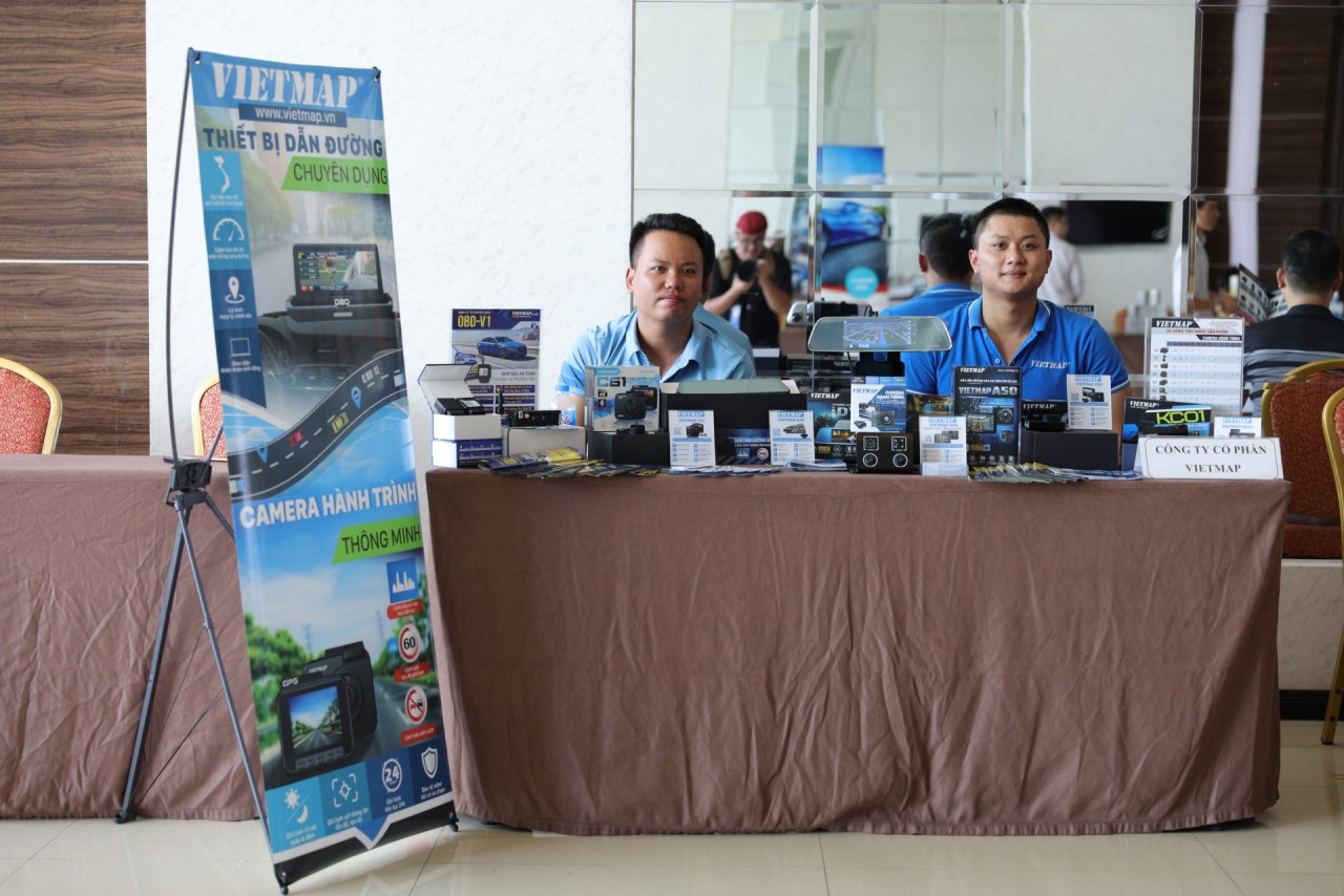 dien dan otofun tung bung chao don sinh nhat lan thu 14