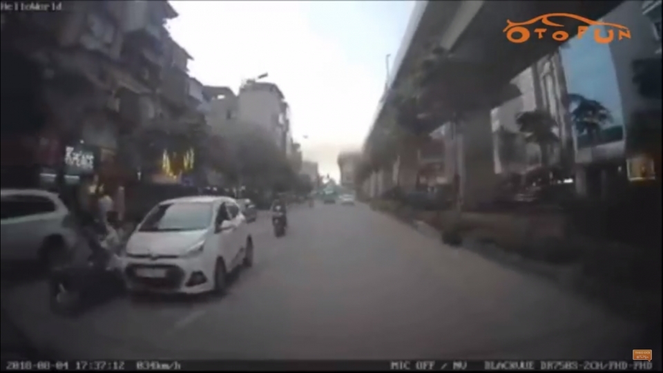 Xe "điên" Hyundai Grand i10 "hạ gục" 10 người trước khi bị tóm gọn