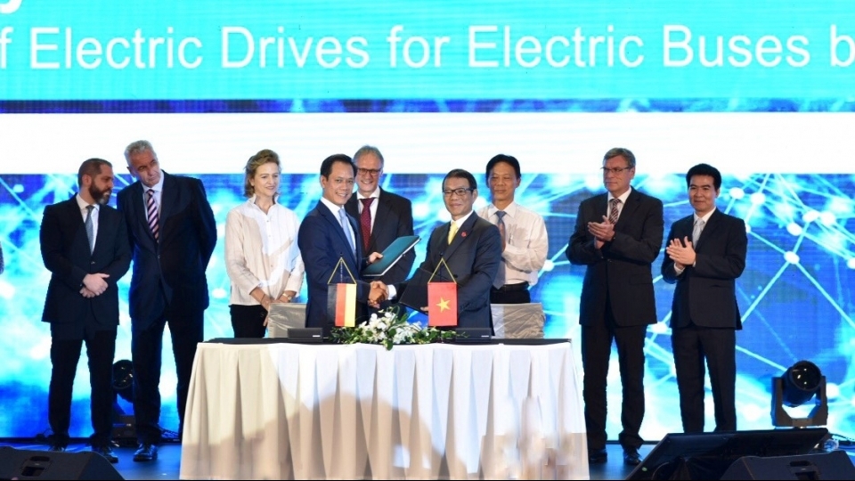 VinFast "bắt tay" Siemens sản xuất xe buýt điện
