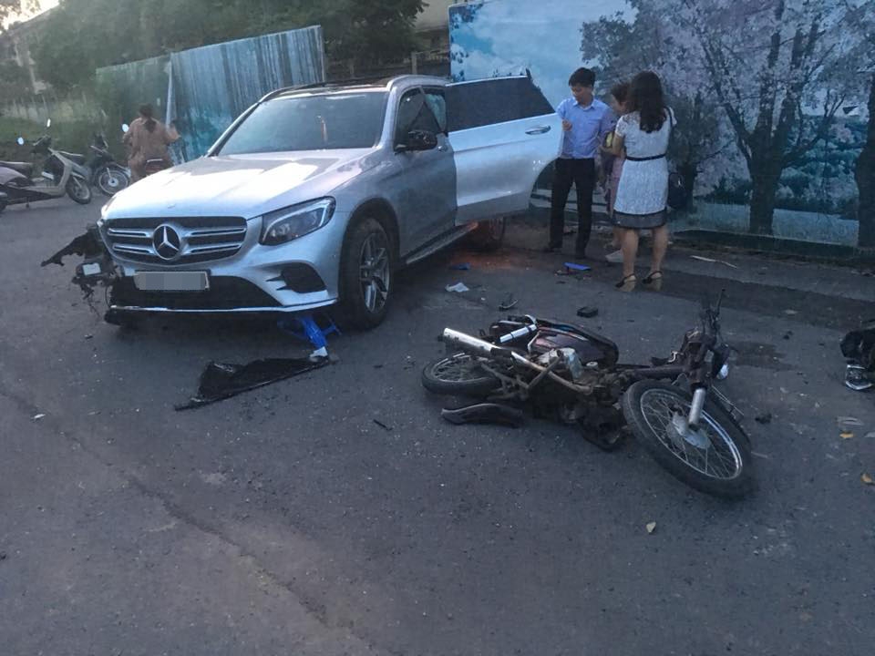 mercedes benz glc ha guc cot den va 3 xe may o khu do thi nam an khanh