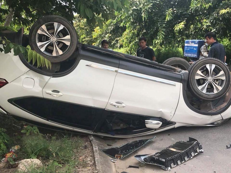 Tâm sự của chủ xe Honda CR-V sau cú đâm lật nhào với xe RR Wraith 'san bằng tất cả' tam su cua chu xe honda cr v sau cu dam lat nhao voi xe rr wraith san bang tat ca