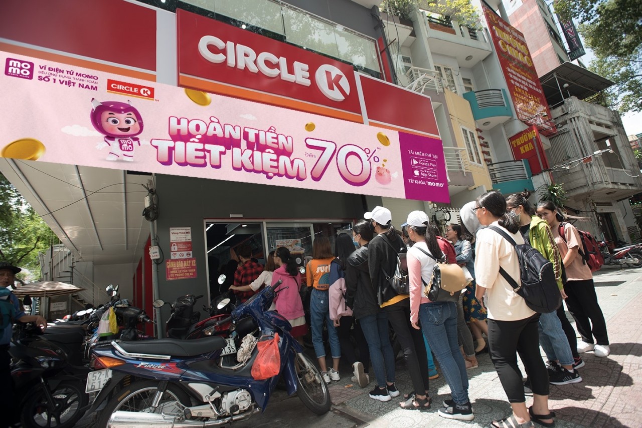 Mở MoMo được hoàn ngay 50% tiền khi đi siêu thị và cửa hàng tiện lợi mo momo duoc hoan ngay 50 tien khi di sieu thi va cua hang tien loi