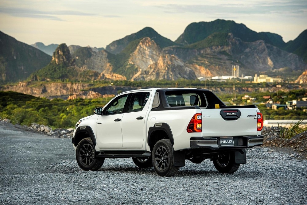 toyota hilux 2020 chinh thuc ra mat them trang bi gia tang nhe 35 trieu dong