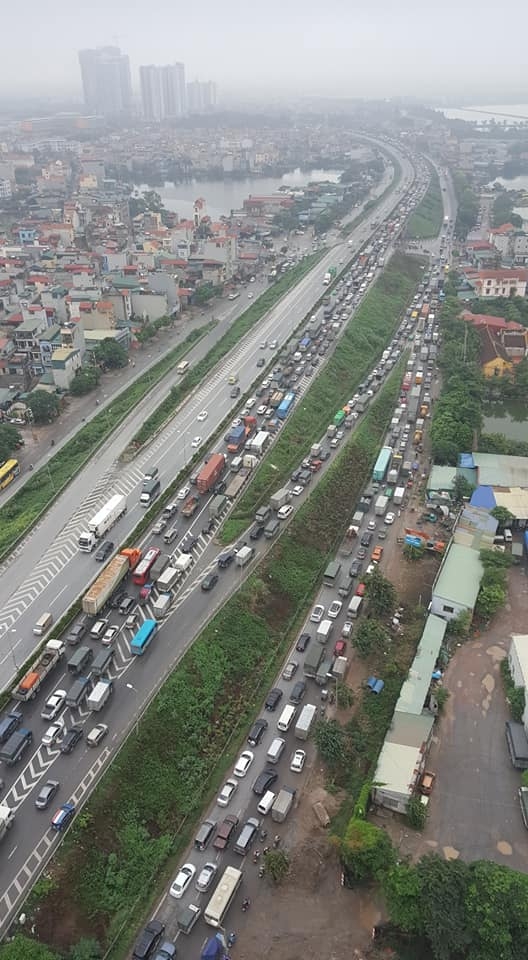 xe cau gay tai nan lien hoan tren cau thanh tri mitsubishi triton bep dum