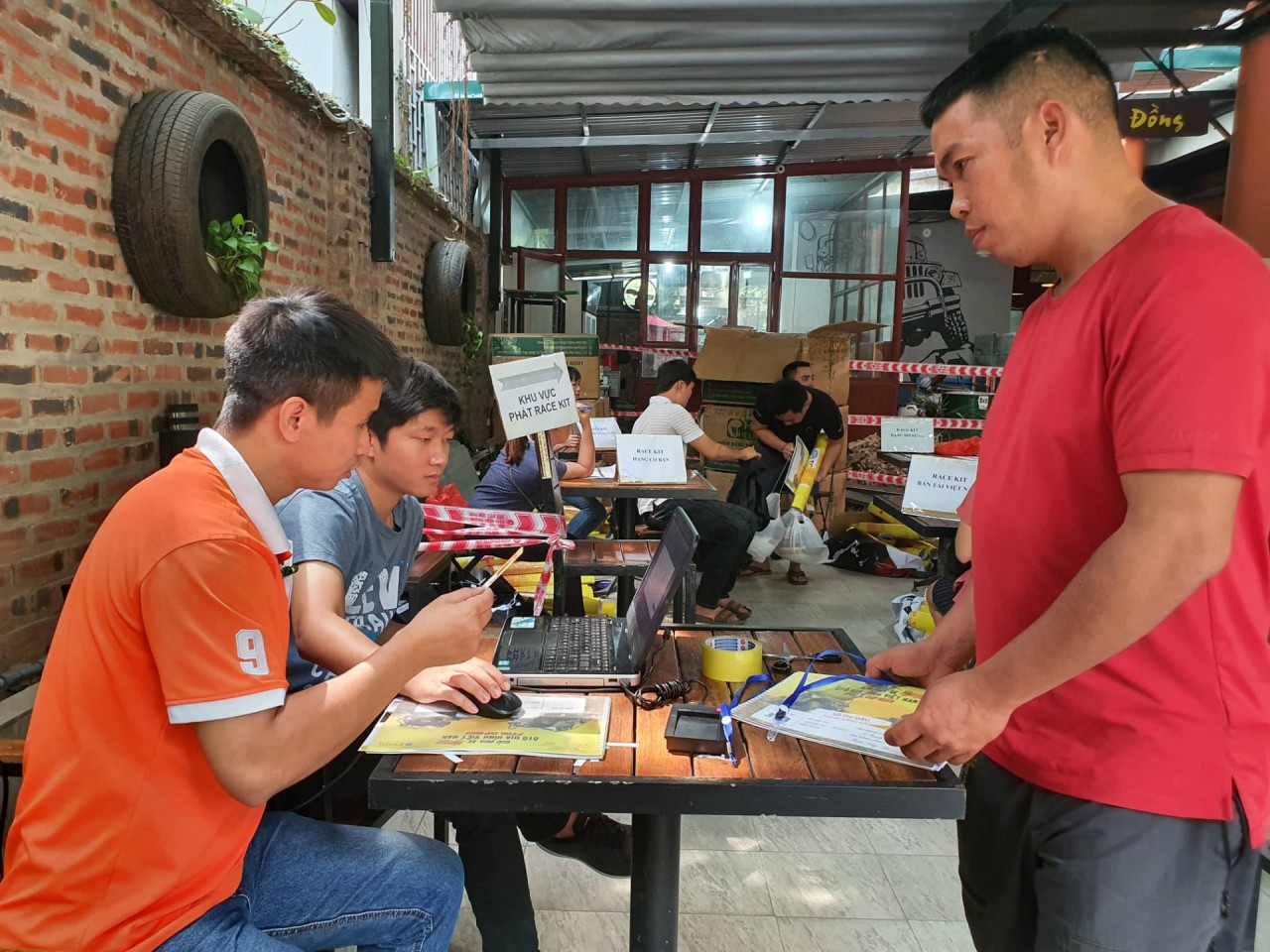 PVOIL VOC 2019: Quy trình bốc số và nhận race-kit của các đội thi pvoil voc 2019 quy trinh boc so va nhan race kit cua cac doi thi