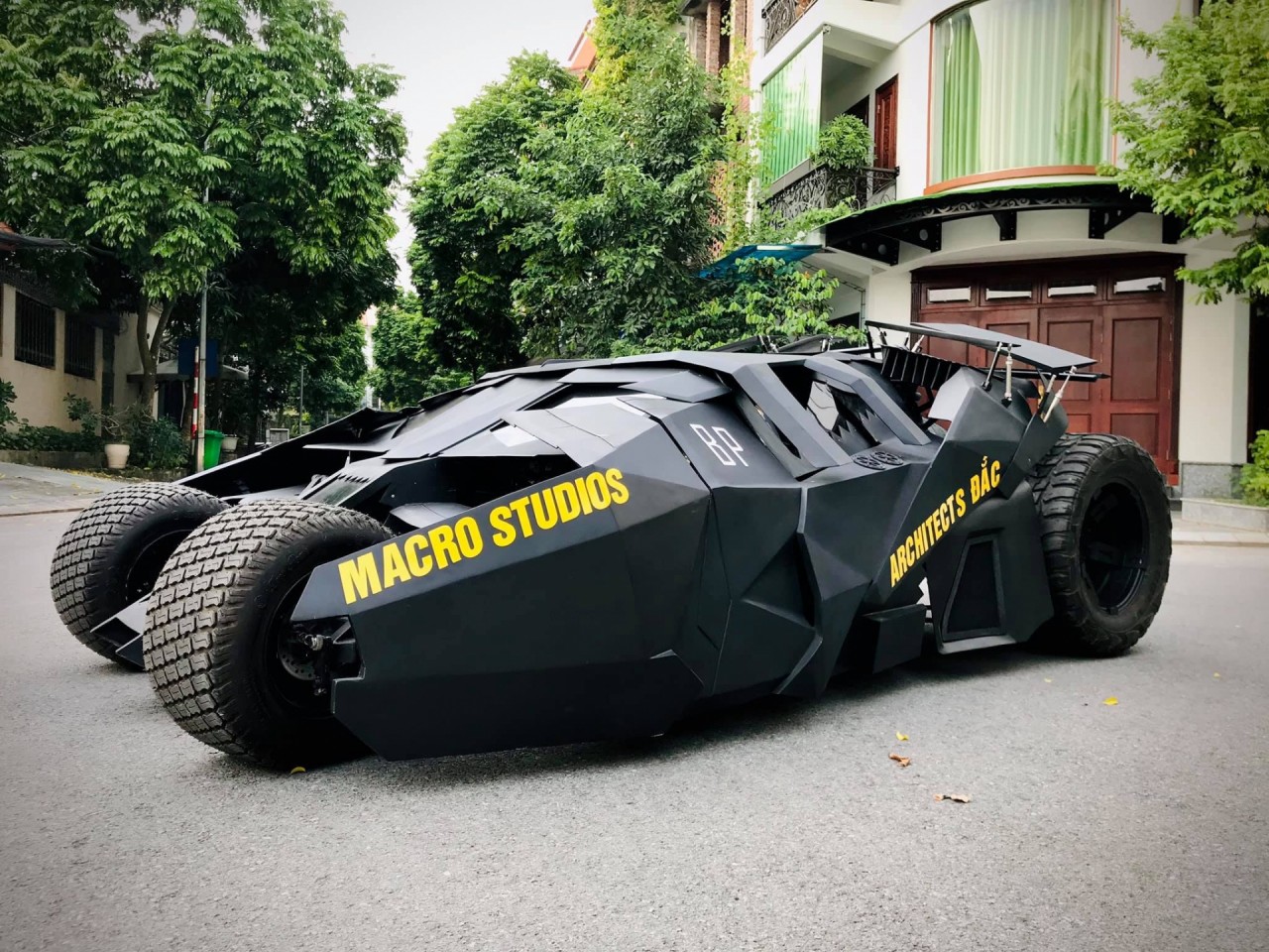 Architects Đắc & chiếc "xe dơi" Bat Mobile phiên bản Việt Nam architects dac chiec xe doi bat mobile phien ban viet nam