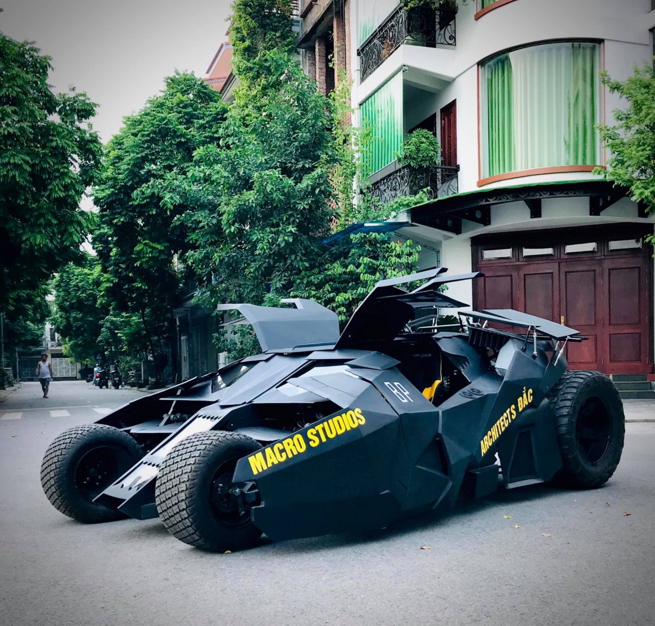Architects Đắc & chiếc "xe dơi" Bat Mobile phiên bản Việt Nam architects dac chiec xe doi bat mobile phien ban viet nam