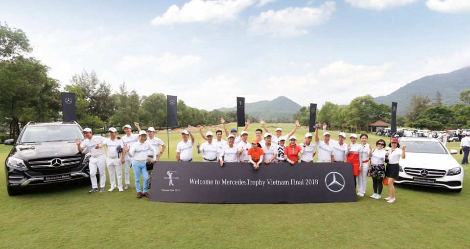 chiec mercedes benz c 300 amg duoc trao cho chu nhan giai hio tai mercedestrophy vn 2018