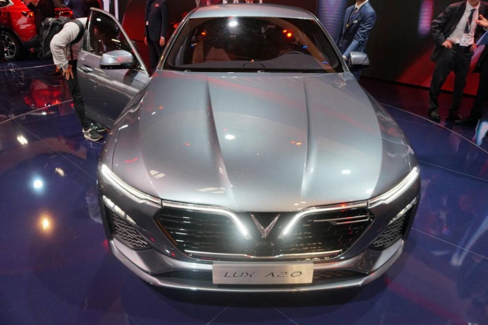 Giá xe Vinfast Lux A2.0 khiến thị trường xe sedan dưới 1 tỷ sôi động gia xe vinfast lux a20 canh tranh thi truong xe sedan duoi 1 ty se rat soi dong