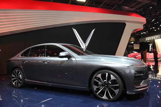 soi chi tiet sedan vinfast lux a20 xuat hien tai trien lam o to paris 2018