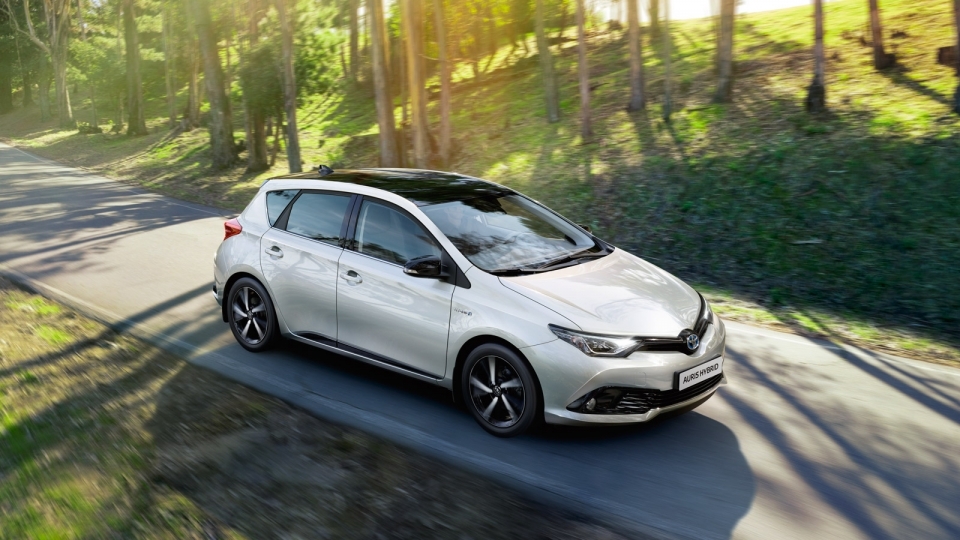 Toyota triệu hồi 2,4 triệu xe hybrid vì lỗi chết máy