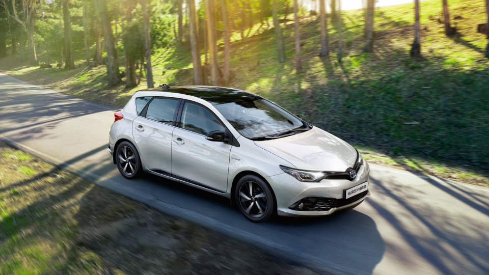 Toyota triệu hồi 2,4 triệu xe hybrid vì lỗi chết máy toyota trieu hoi 24 trieu xe hybrid vi loi chet may
