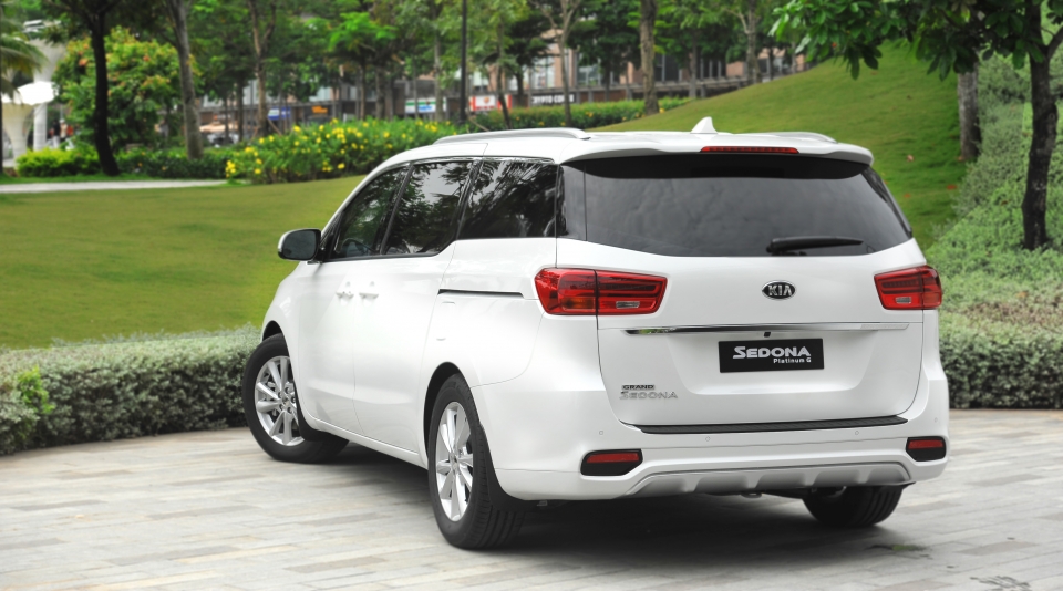 "Soi" Kia Sedona 2018 mới có giá bán từ 1,129 tỷ đồng soi kia sedona 2018 moi co gia ban tu 1129 ty dong