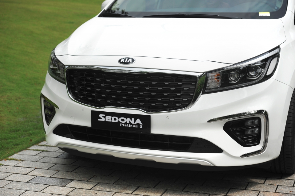 "Soi" Kia Sedona 2018 mới có giá bán từ 1,129 tỷ đồng soi kia sedona 2018 moi co gia ban tu 1129 ty dong