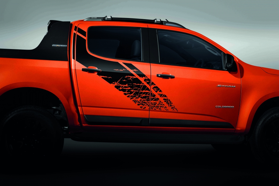 Chevrolet trình làng bán tải Colorado Storm bản giới hạn 100 chiếc chevrolet trinh lang ban tai colorado storm ban gioi han 100 chiec