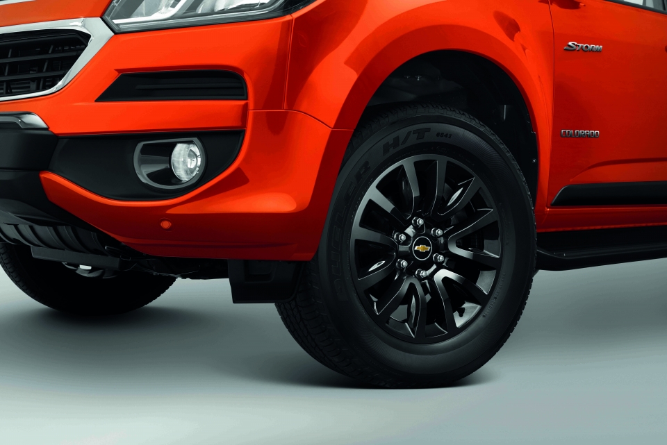 Chevrolet trình làng bán tải Colorado Storm bản giới hạn 100 chiếc chevrolet trinh lang ban tai colorado storm ban gioi han 100 chiec